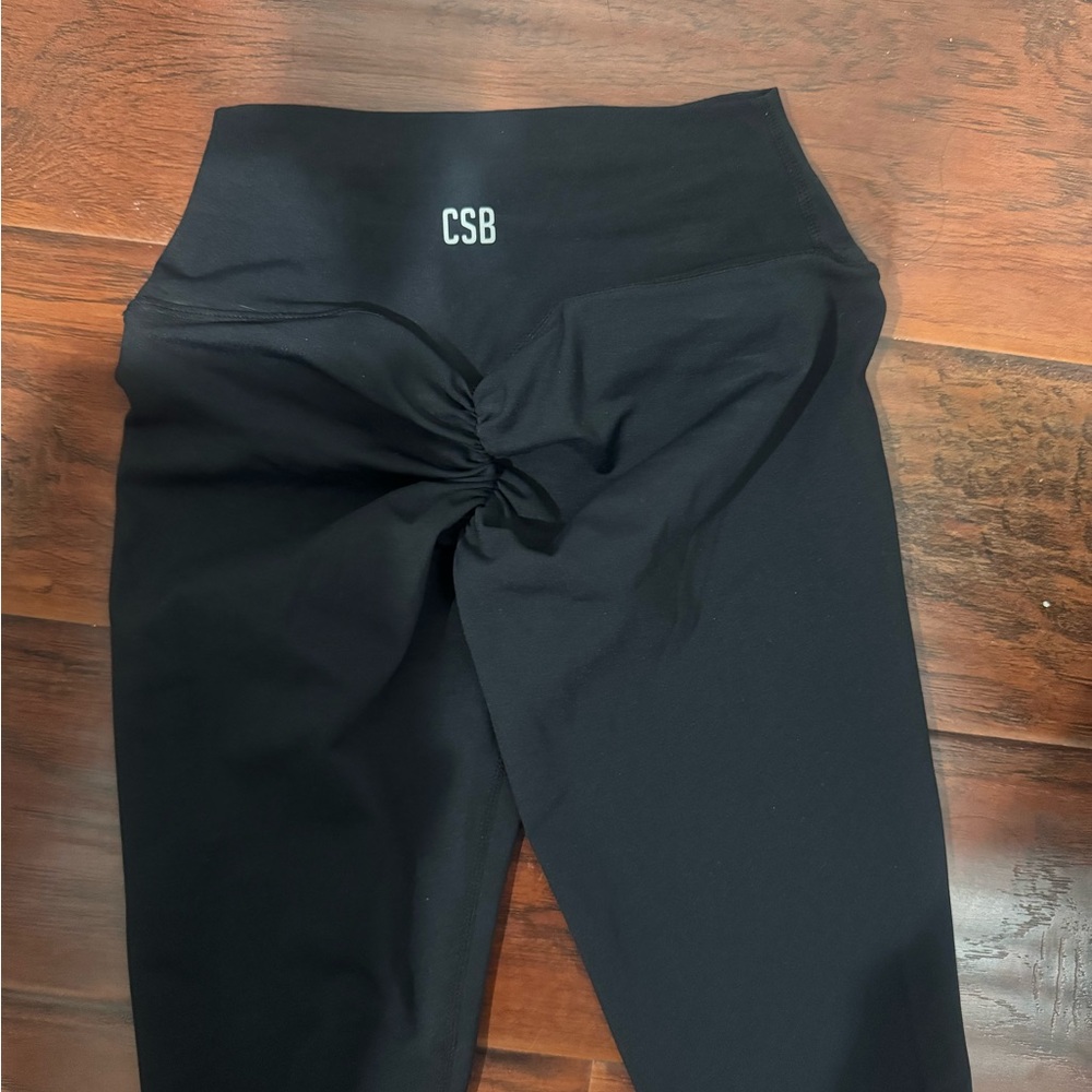 CSB (Crop Shop Boutique) Freedom Scrunch Leggings Size Small